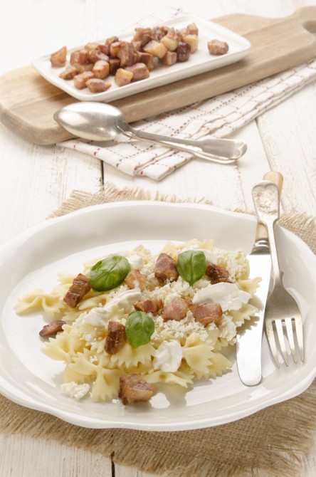 farfalle pasta with cottage cheese sour cream and basil