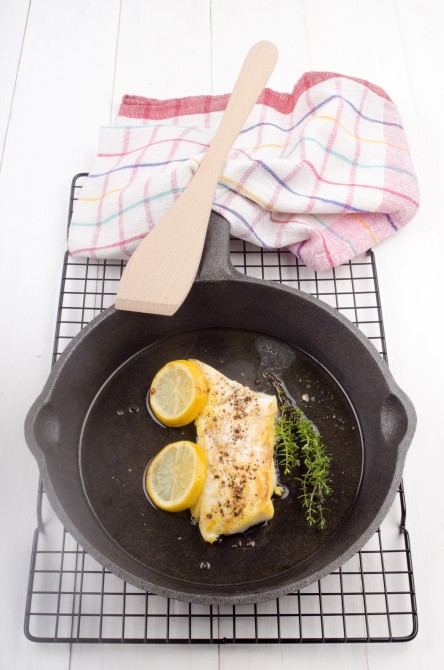 grilled spicy cod with lemon and thyme in a pan